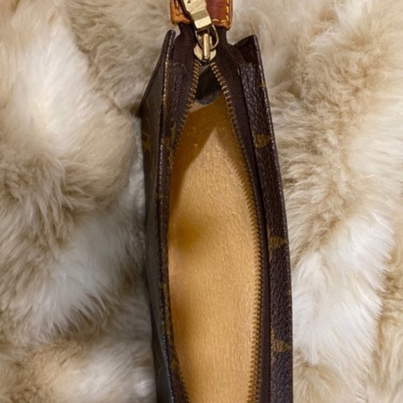 Louis Vuitton Toiletry 17 Pouch - Picture 5 of 7
